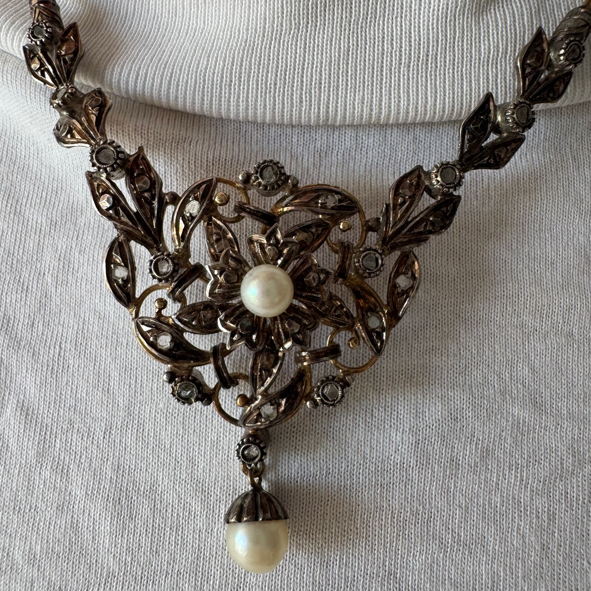 14K Gold Necklace with Pearls
Floral design & Diamonds with delicate details and a magnetic clasp.