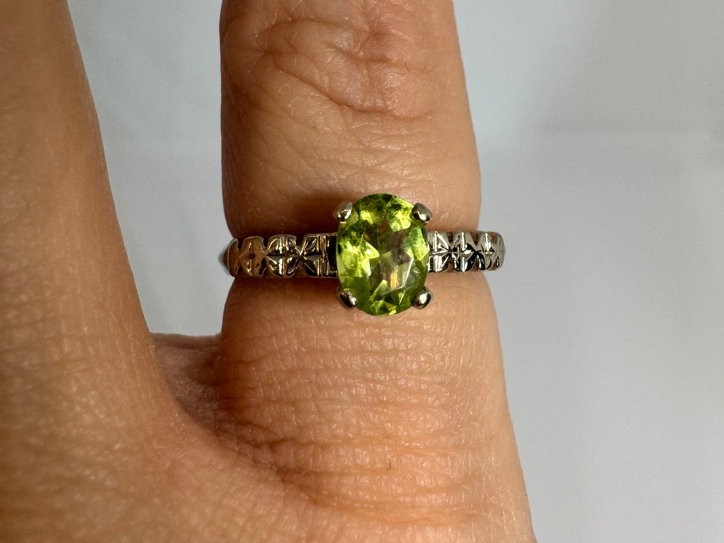 14K gold ring set with Peridot