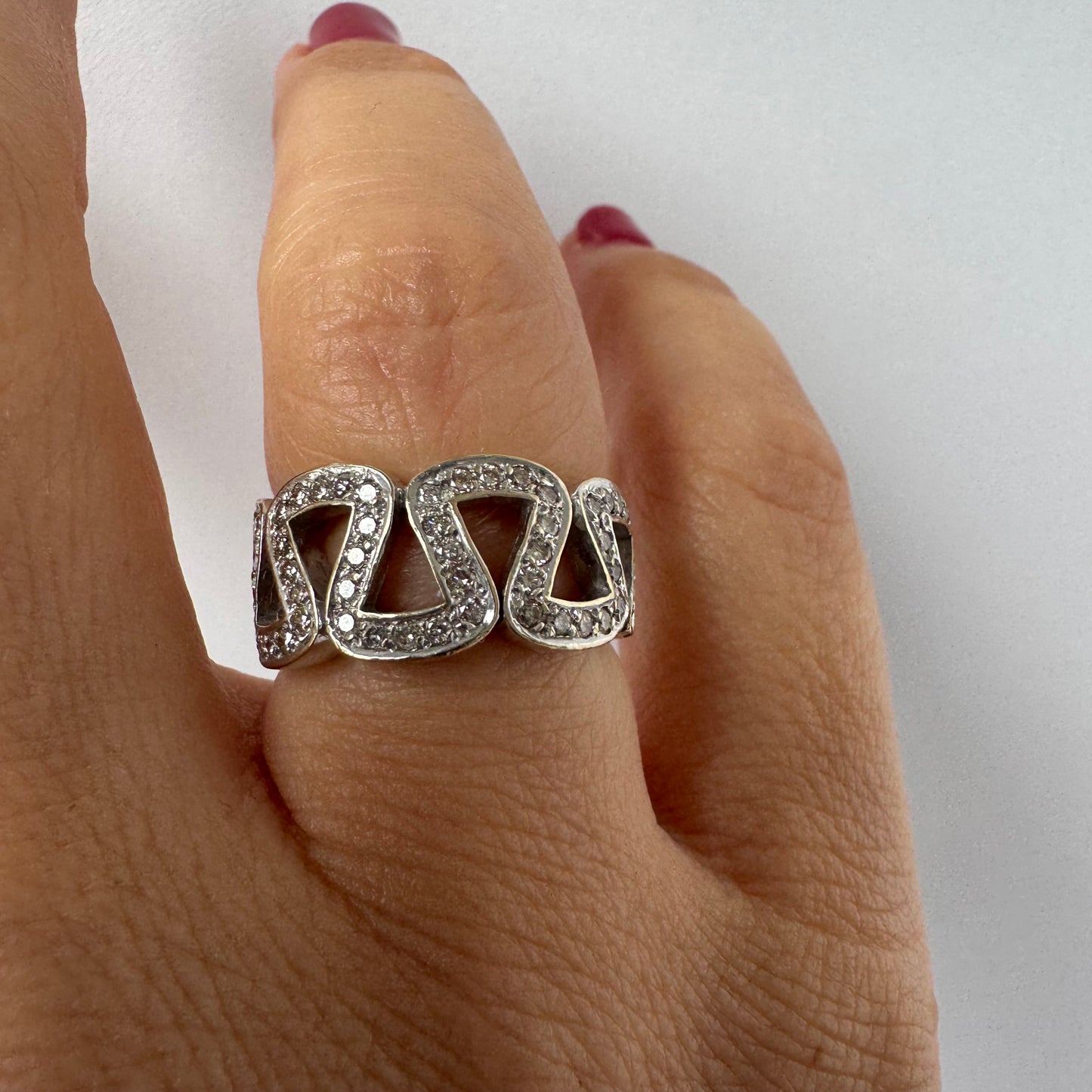 18K gold ring set with Diamonds in a modern geometric design