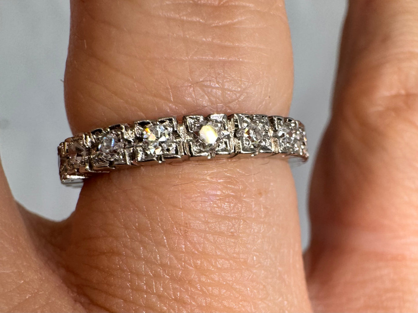 18K gold Eternity ring set with Diamonds