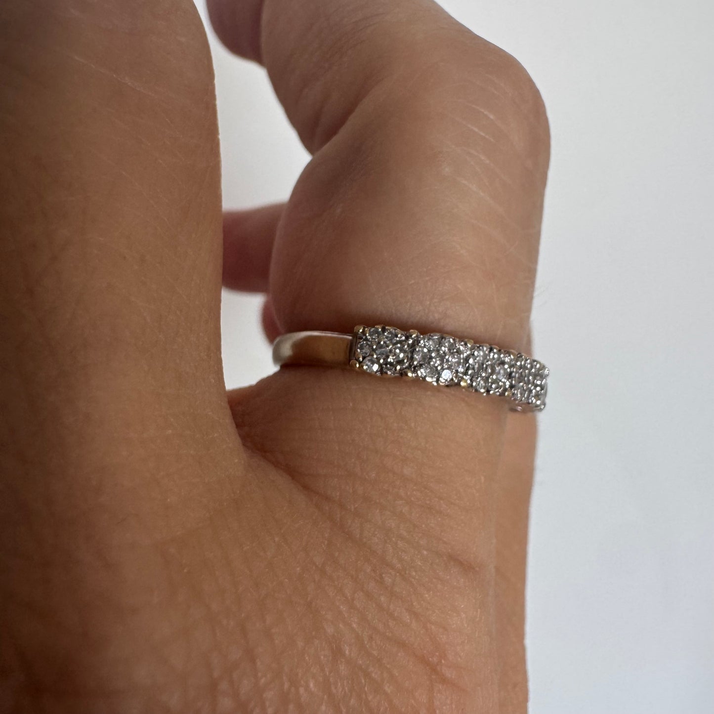 14K white gold half-eternity ring set with a row of Diamonds