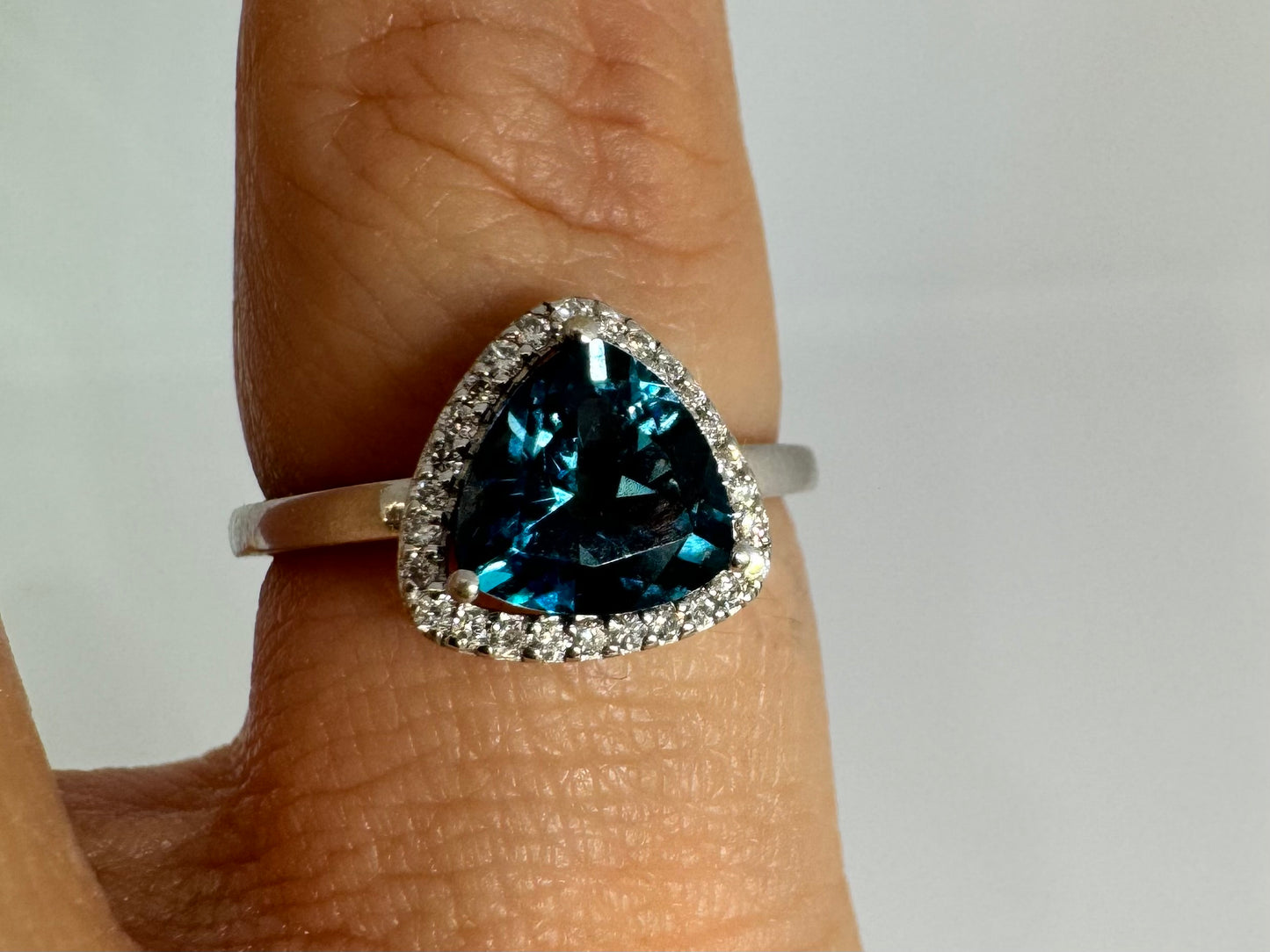 18K gold ring set with Blue Topaz London