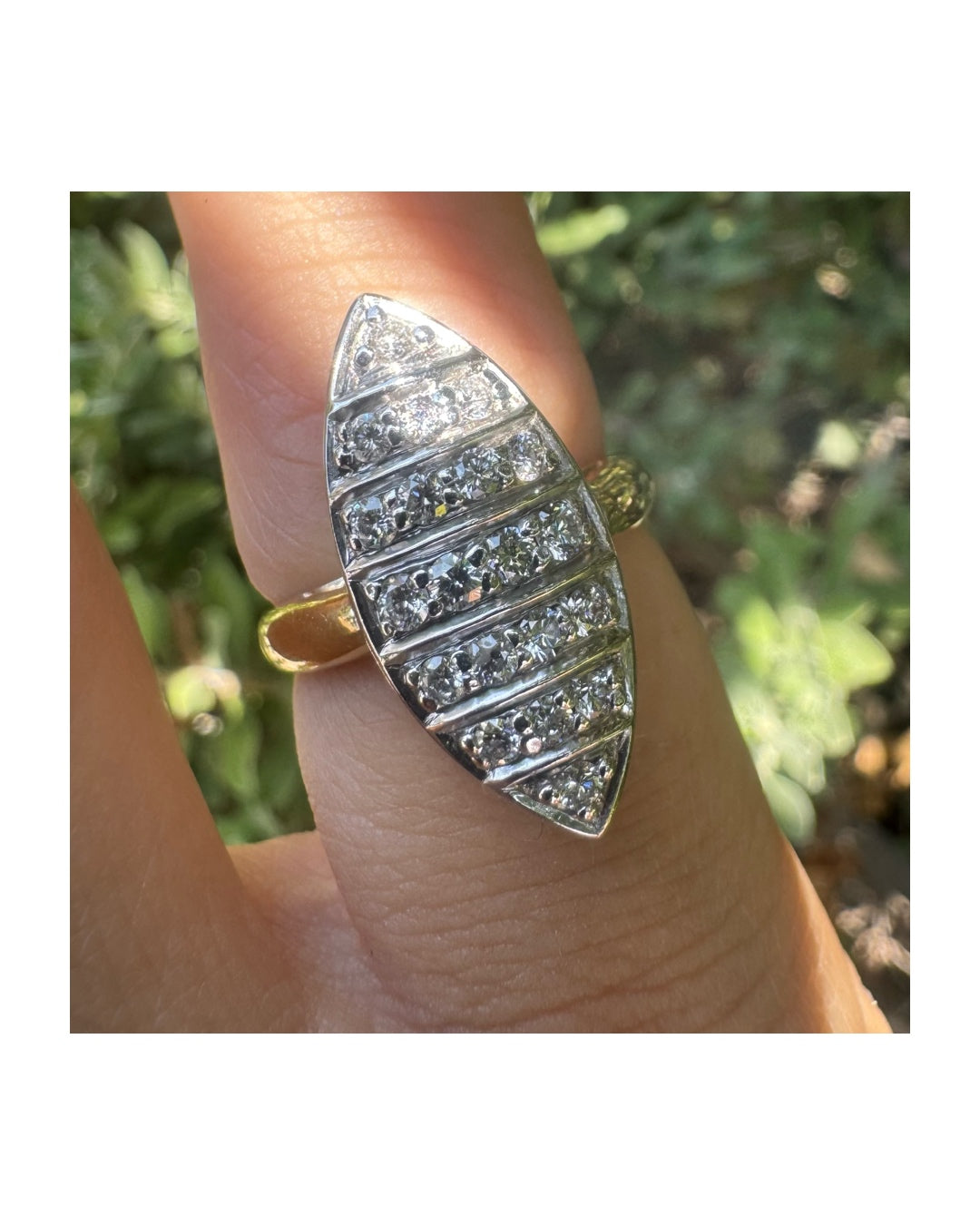 טבעת זהב צהוב 18 קראט בצורת מרקיזה משובצת שורות יהלומים