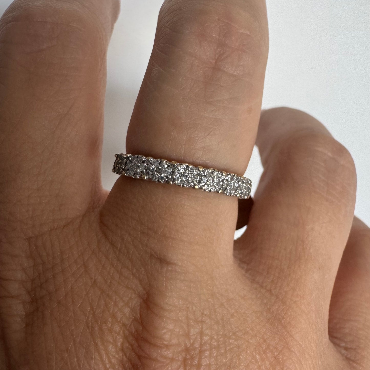 14K white gold half-eternity ring set with a row of Diamonds