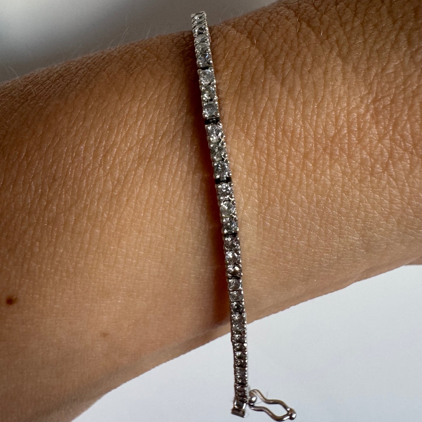 14K gold diamond bracelet with a sleek & elegant design.