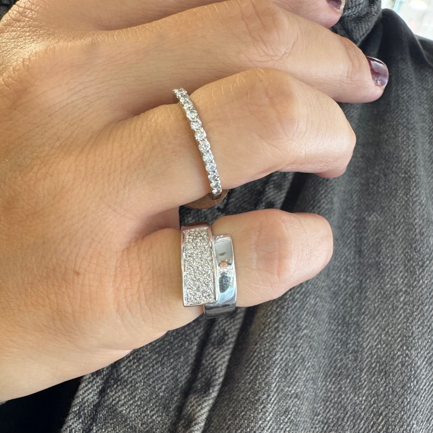 18K gold ring set with Diamonds