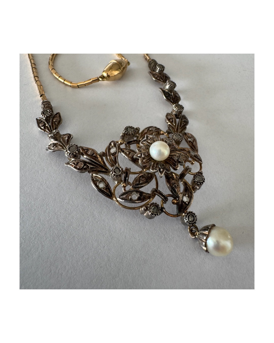 14K Gold Necklace with Pearls
Floral design & Diamonds with delicate details and a magnetic clasp.