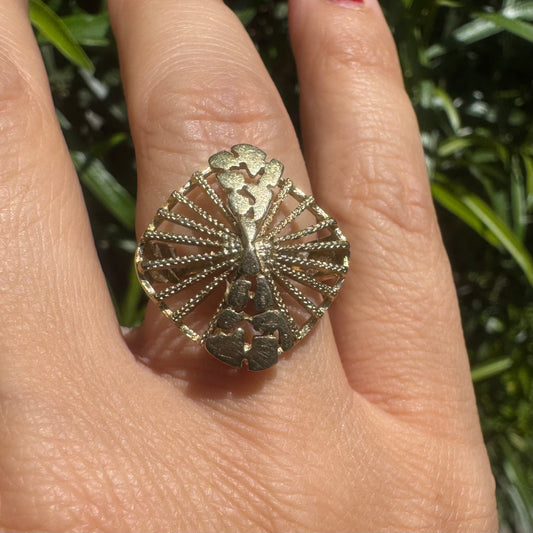 8K gold ring with an openwork fan design
