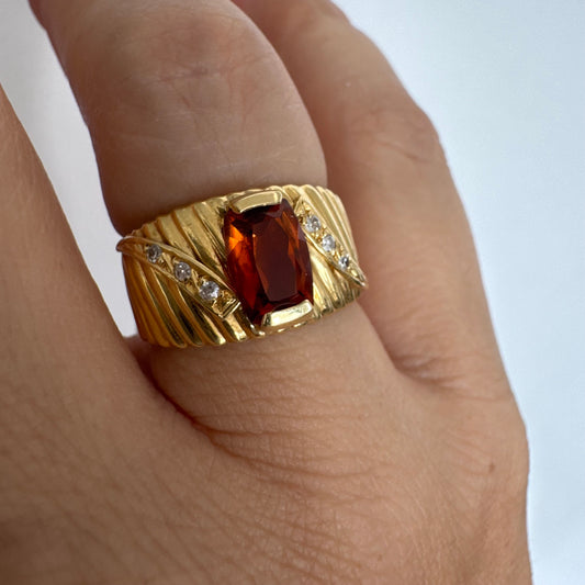 טבעת זהב צהוב 14 קראט משובצת אבן סיטרין ויהלומים