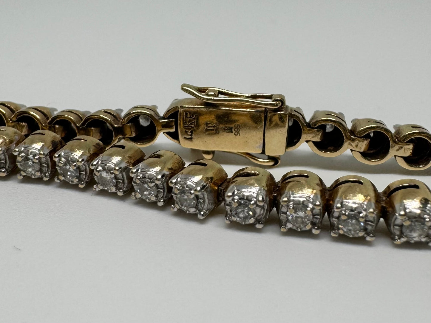 14K yellow gold bracelet set with Diamonds