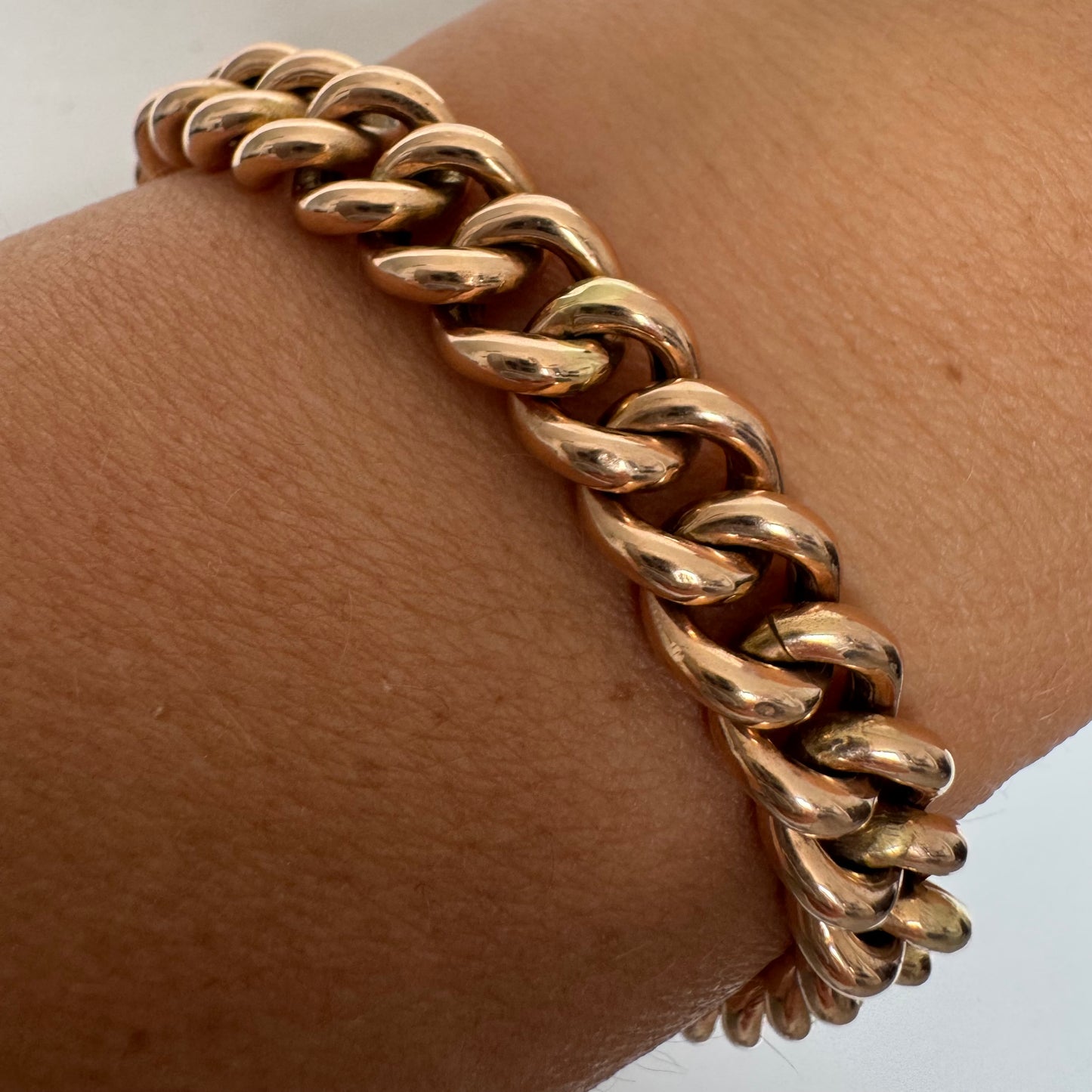 14K gold chain bracelet featuring bold, classic link design.