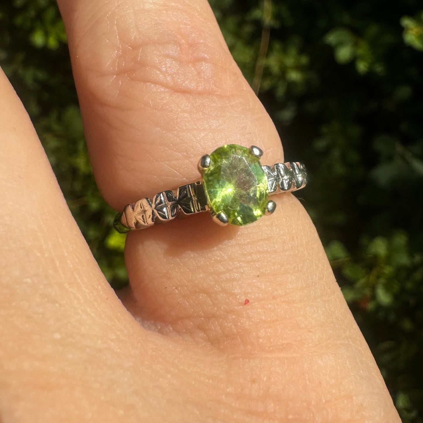 14K gold ring set with Peridot