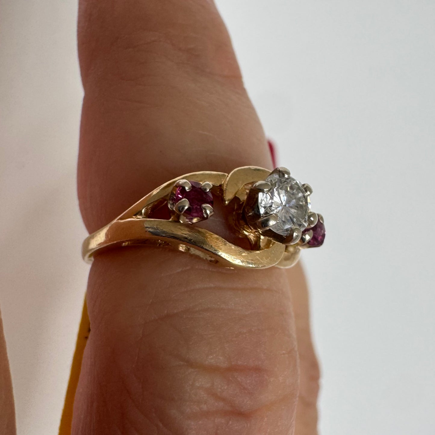 14K gold ring set with a sparkling central Diamond & Ruby side stones