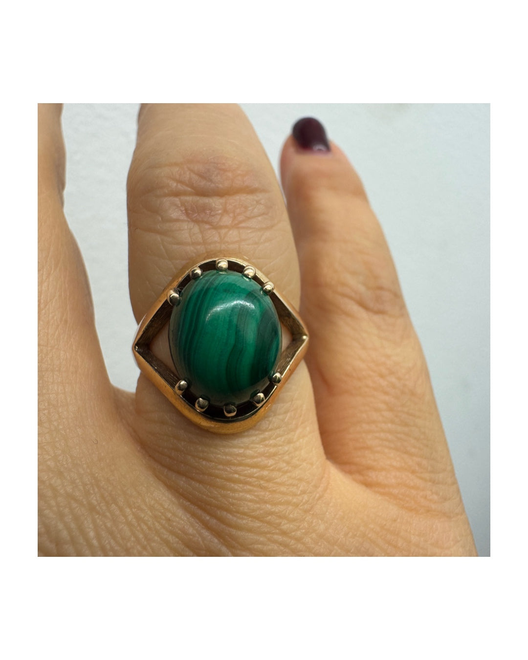 14K gold ring set with a polished Malachite cabochon
