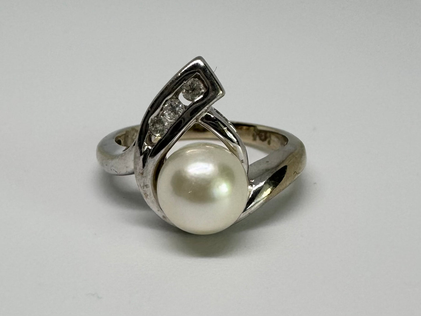 10K gold ring set with Pearl & Diamonds