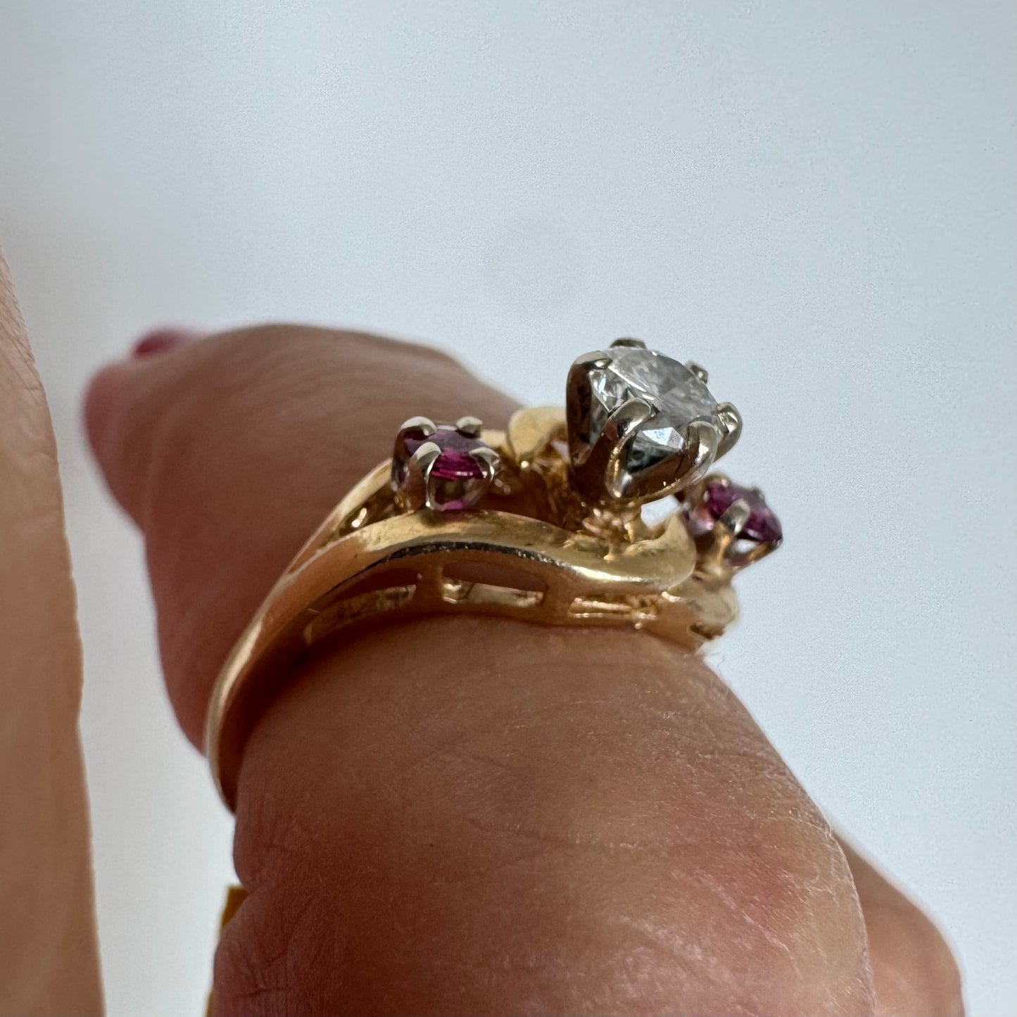 14K gold ring set with a sparkling central Diamond & Ruby side stones
