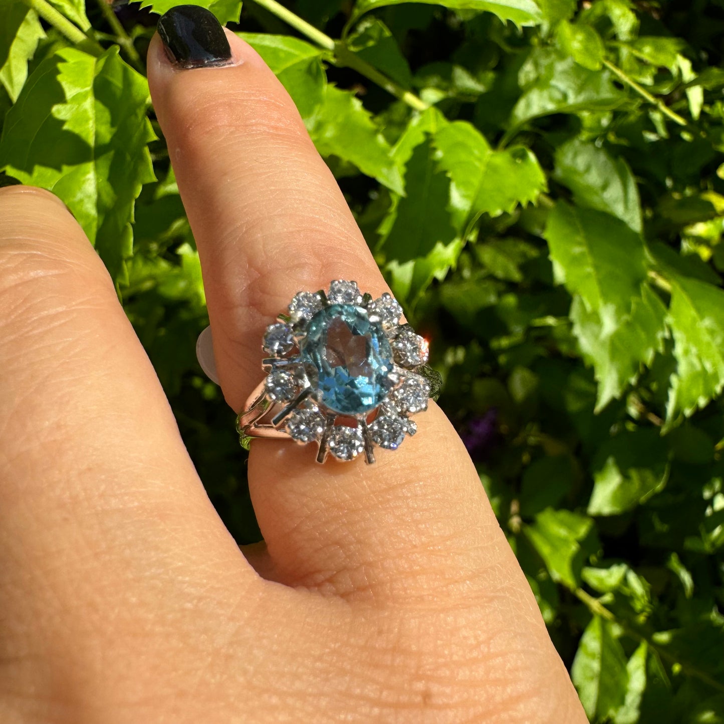 18K gold ring set with Aquamarine & Diamonds