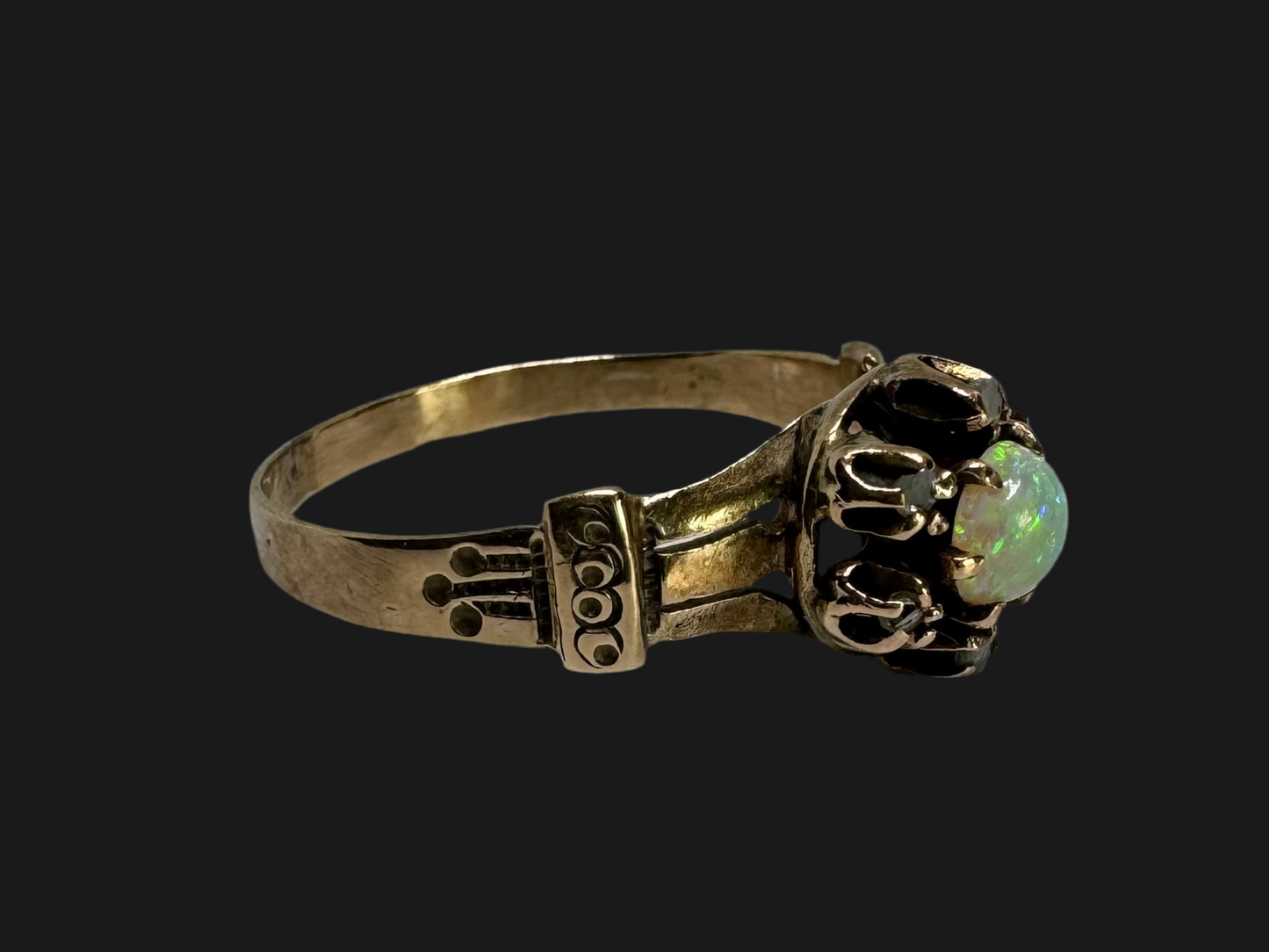 9K gold ring set with Opal