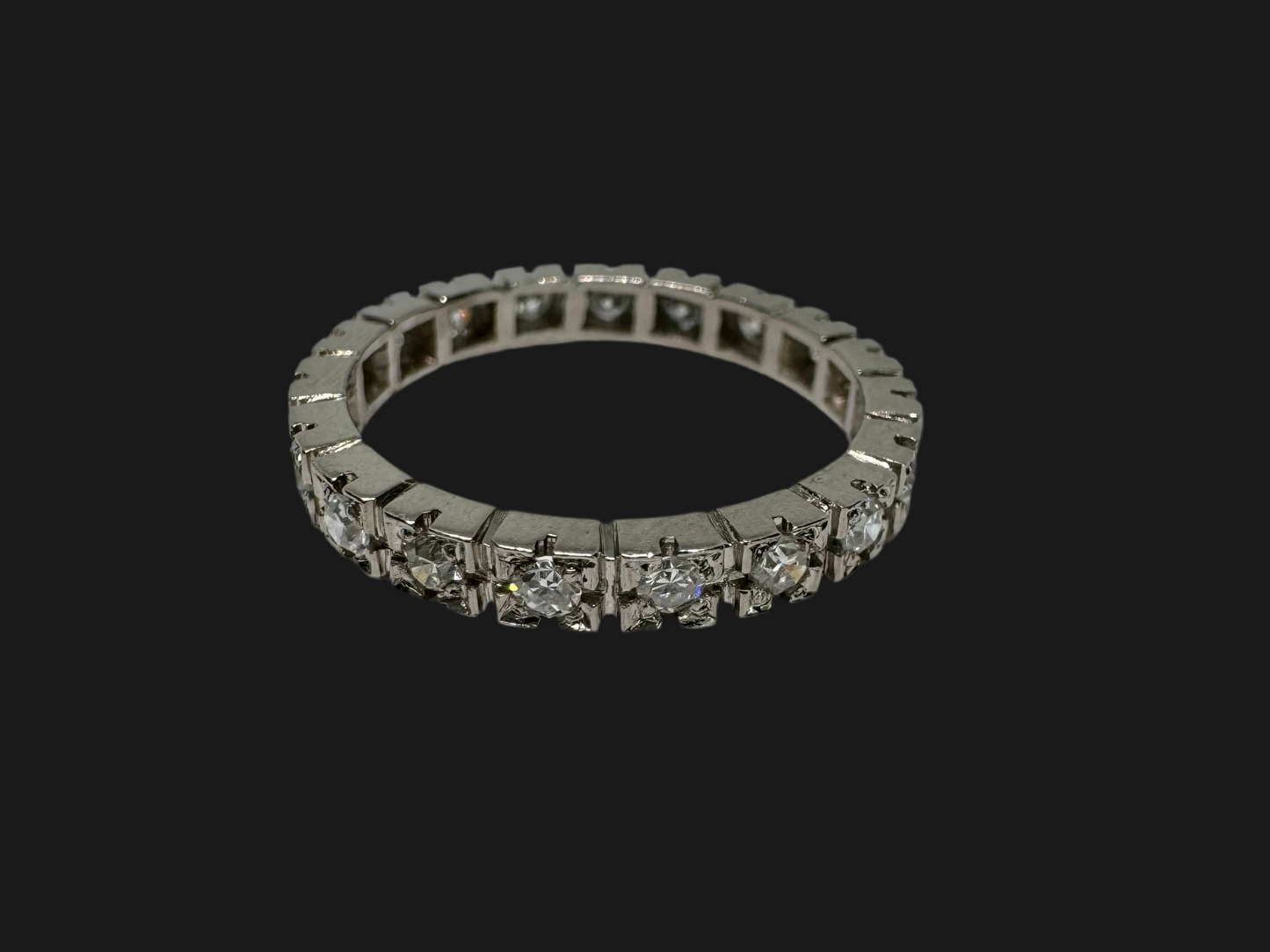 18K gold Eternity ring set with Diamonds