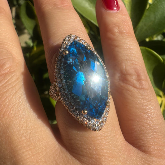 18K gold ring set with Blue Topaz & Diamonds