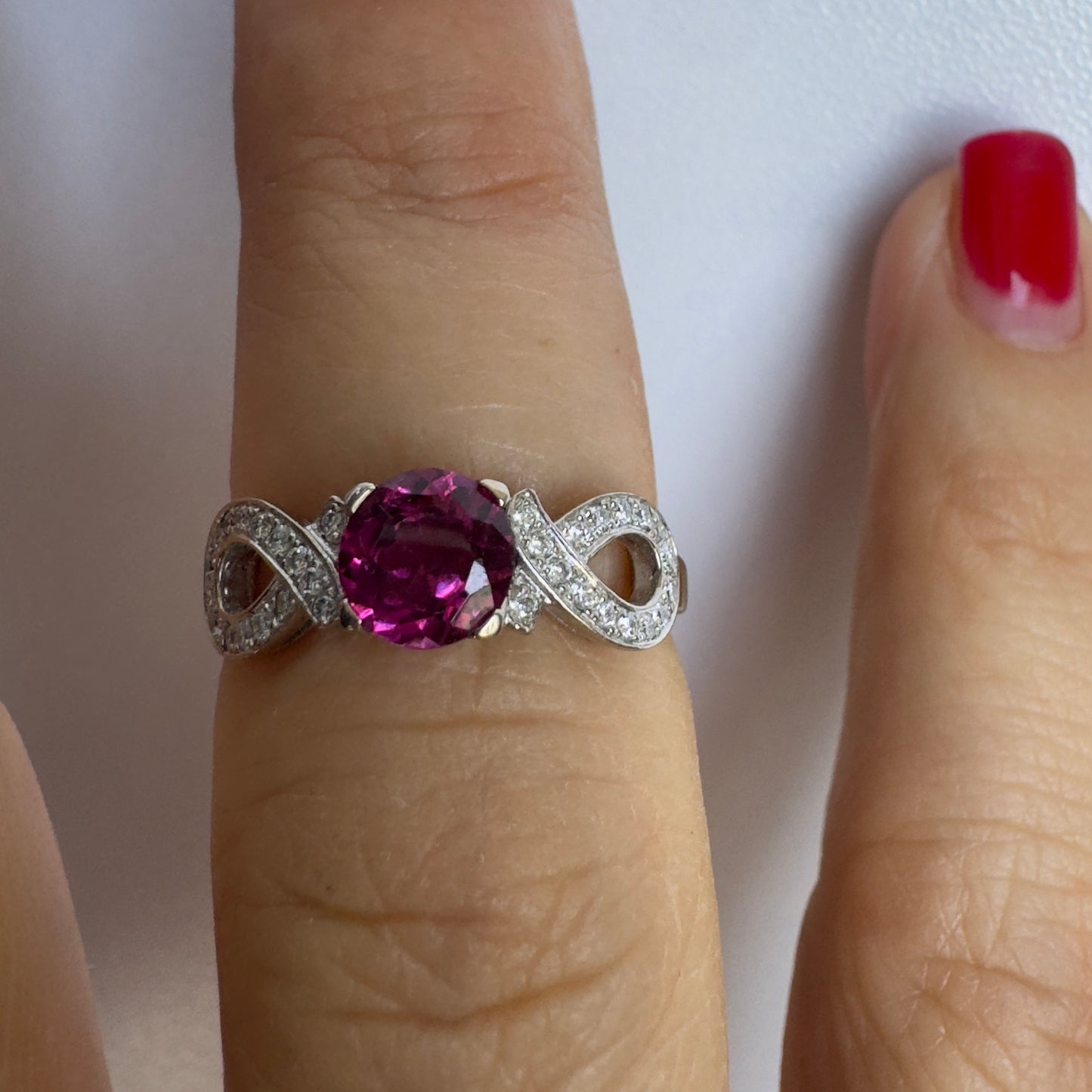 18K gold ring set with Pink Tourmaline & Diamonds