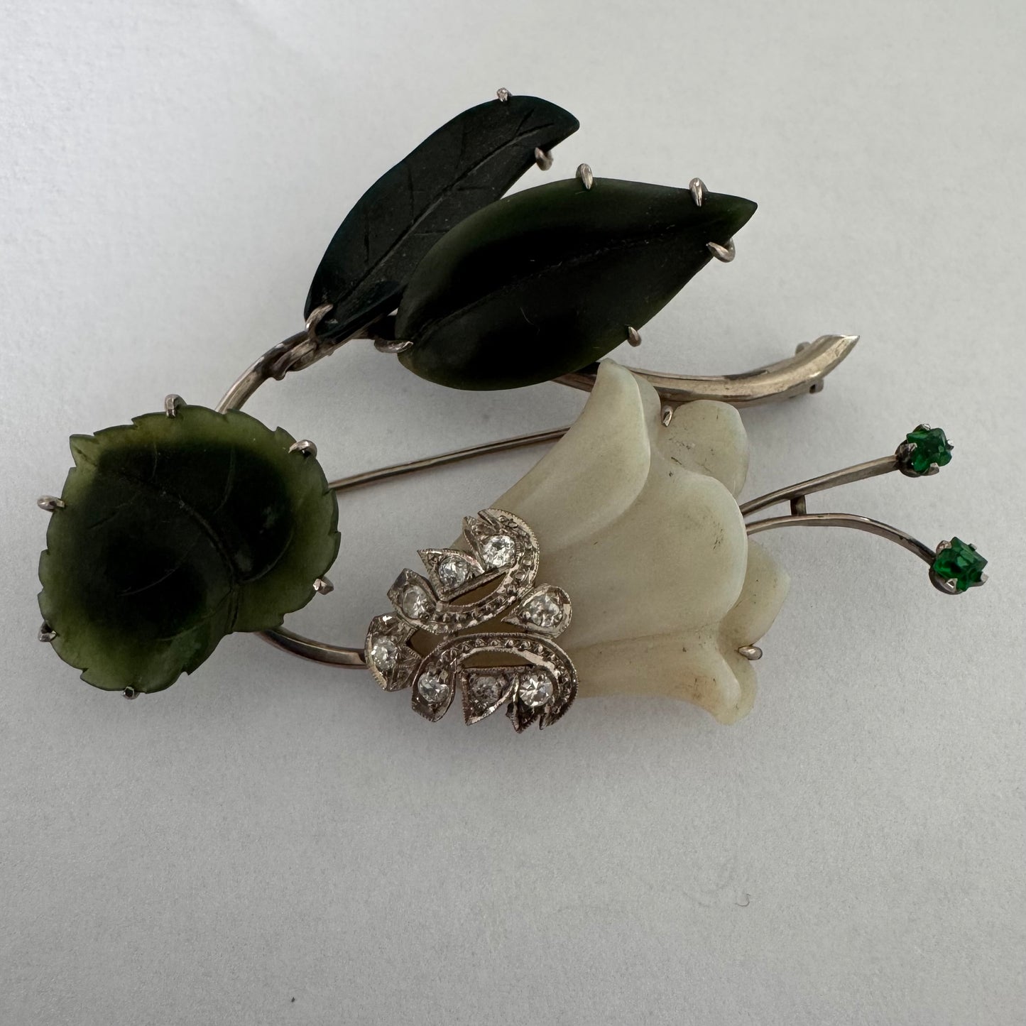 14K gold vintage brooch designed as a delicate floral composition