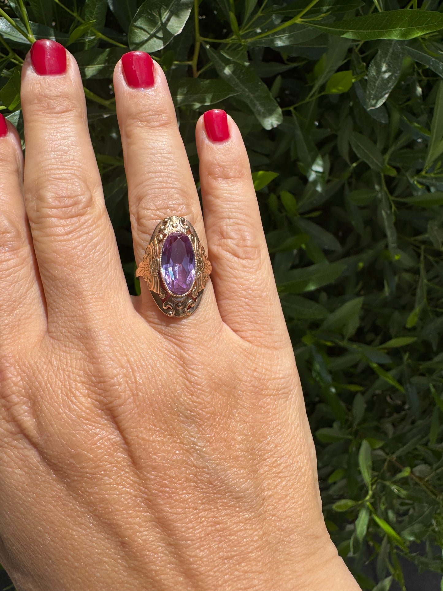 14K gold set with an oval-cut Amethyst