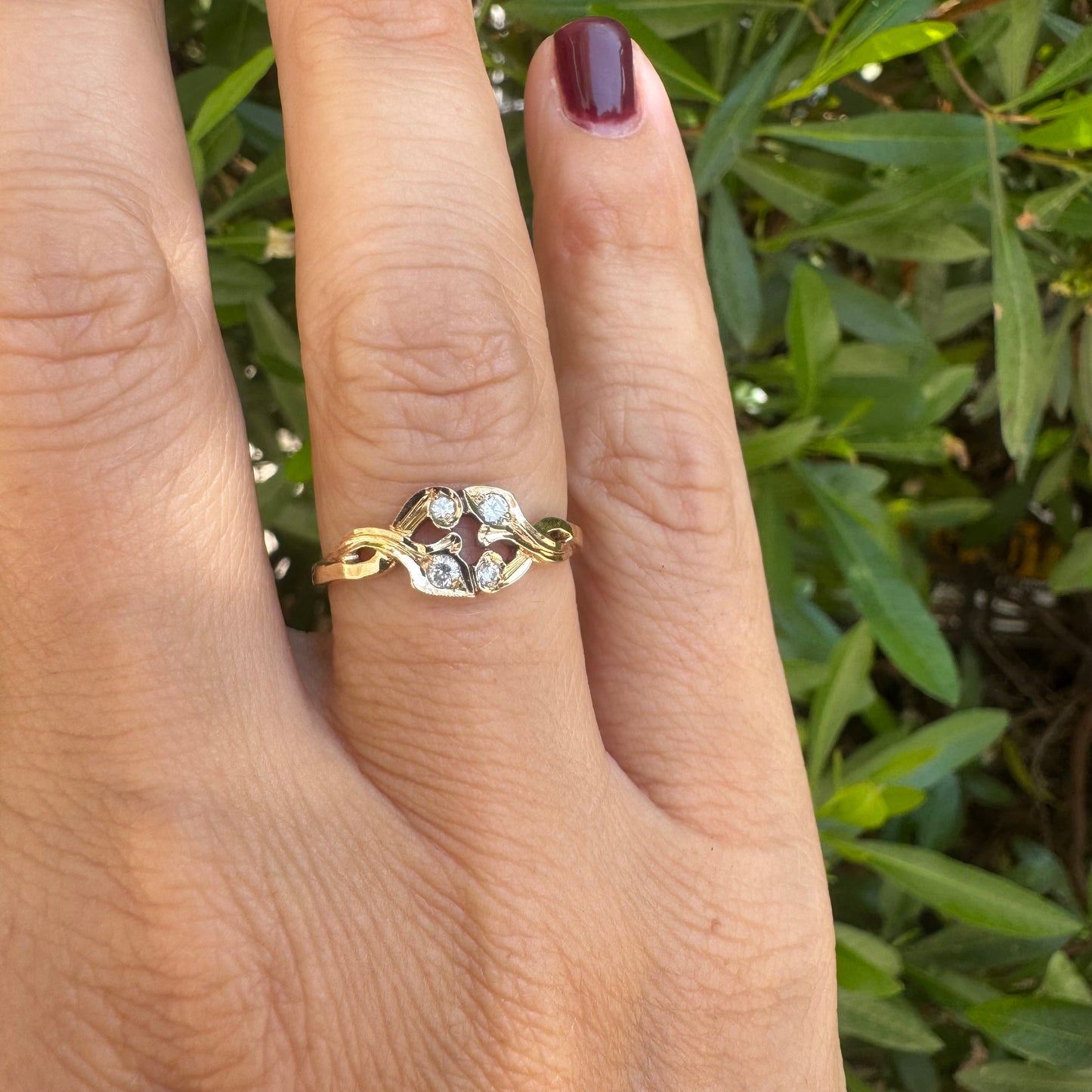 14K gold ring with an openwork design, adorned with 4 sparkling Diamonds
