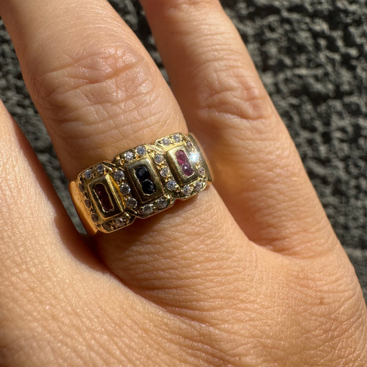 18K gold ring set with Rubies Sapphires, framed by sparkling Diamonds
