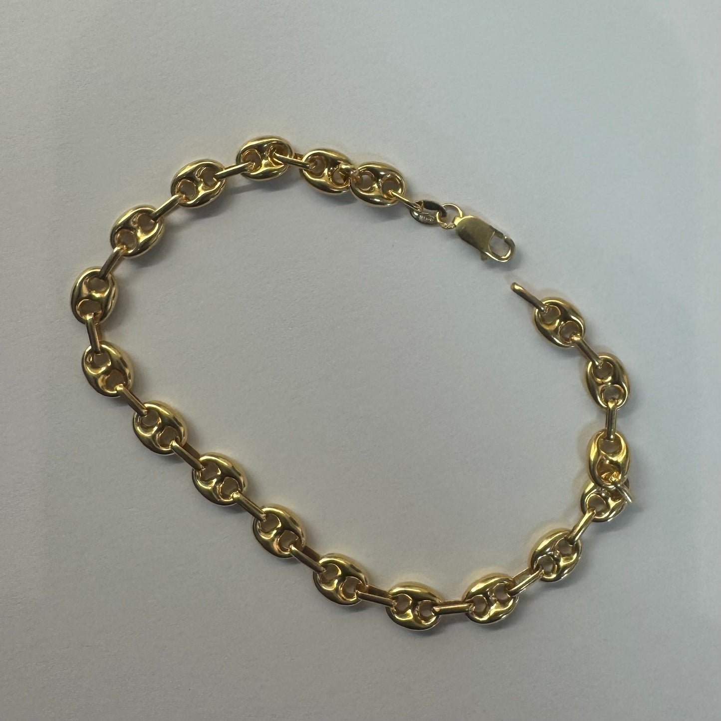 18K gold bracelet in a mariner link design