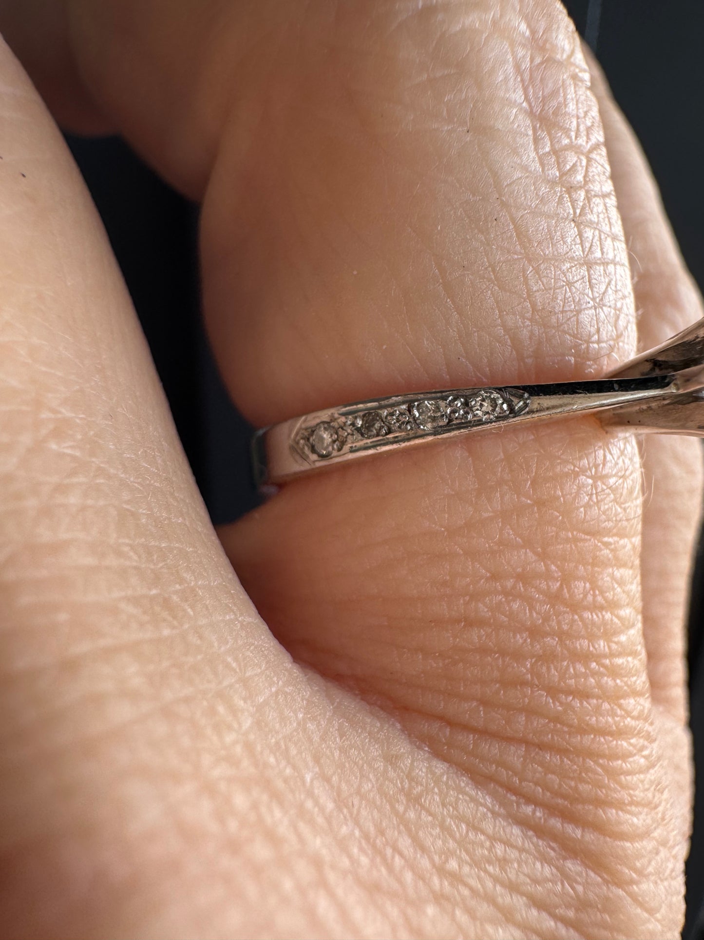 14K gold ring set with Diamonds