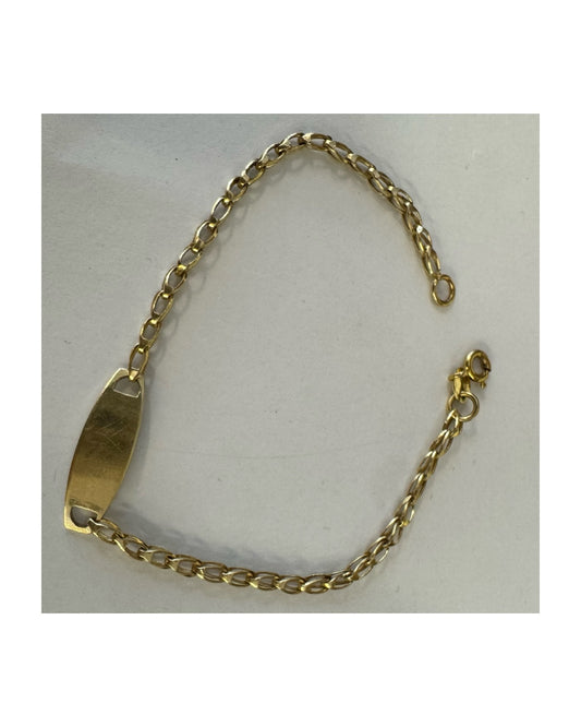 צמיד זהב צהוב 14 קראט עם לוחית חלקה ושרשרת עדינה בסגנון קלאסי.