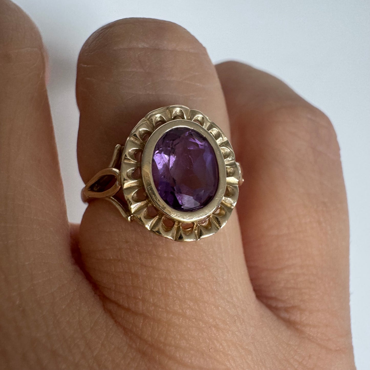9K gold ring set with a mesmerizing deep purple Amethyst, framed by delicate details that give it a romantic and regal feel.