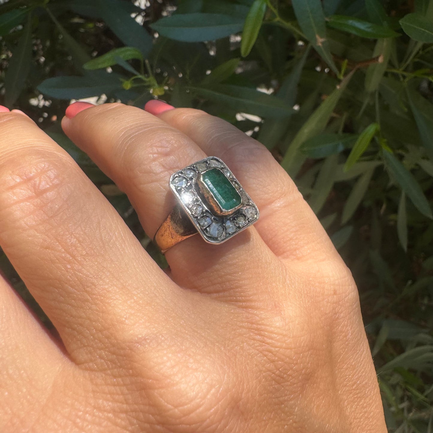 18K gold ring set with a rectangular Emerald and framed by a halo of rose-cut Diamonds