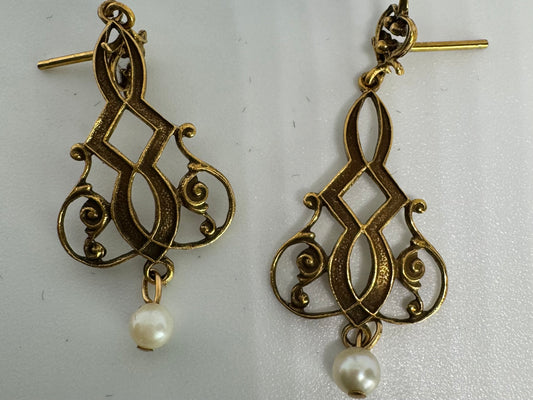 14K gold Drop Earrings set with Pearl