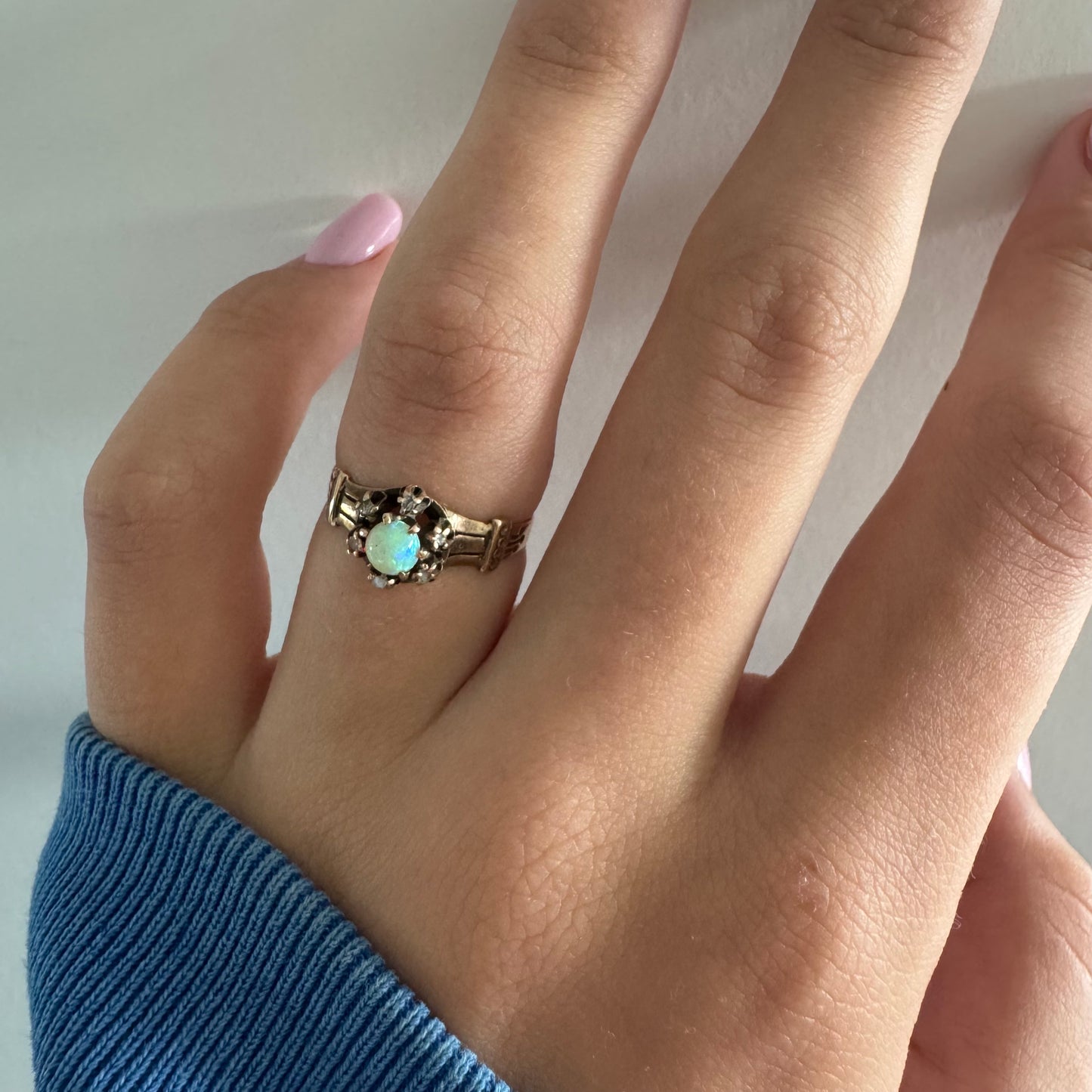 9K gold ring set with Opal