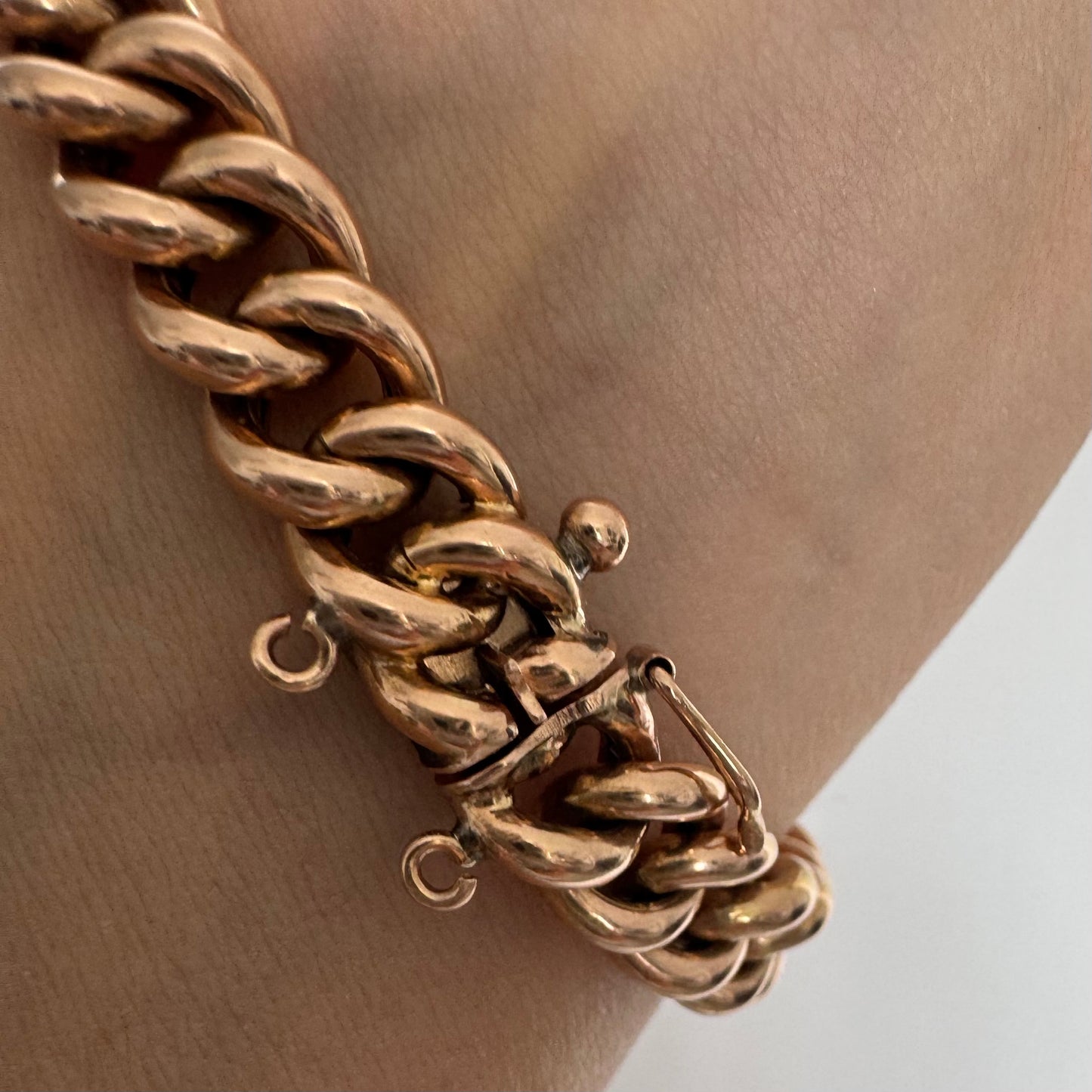14K gold chain bracelet featuring bold, classic link design.