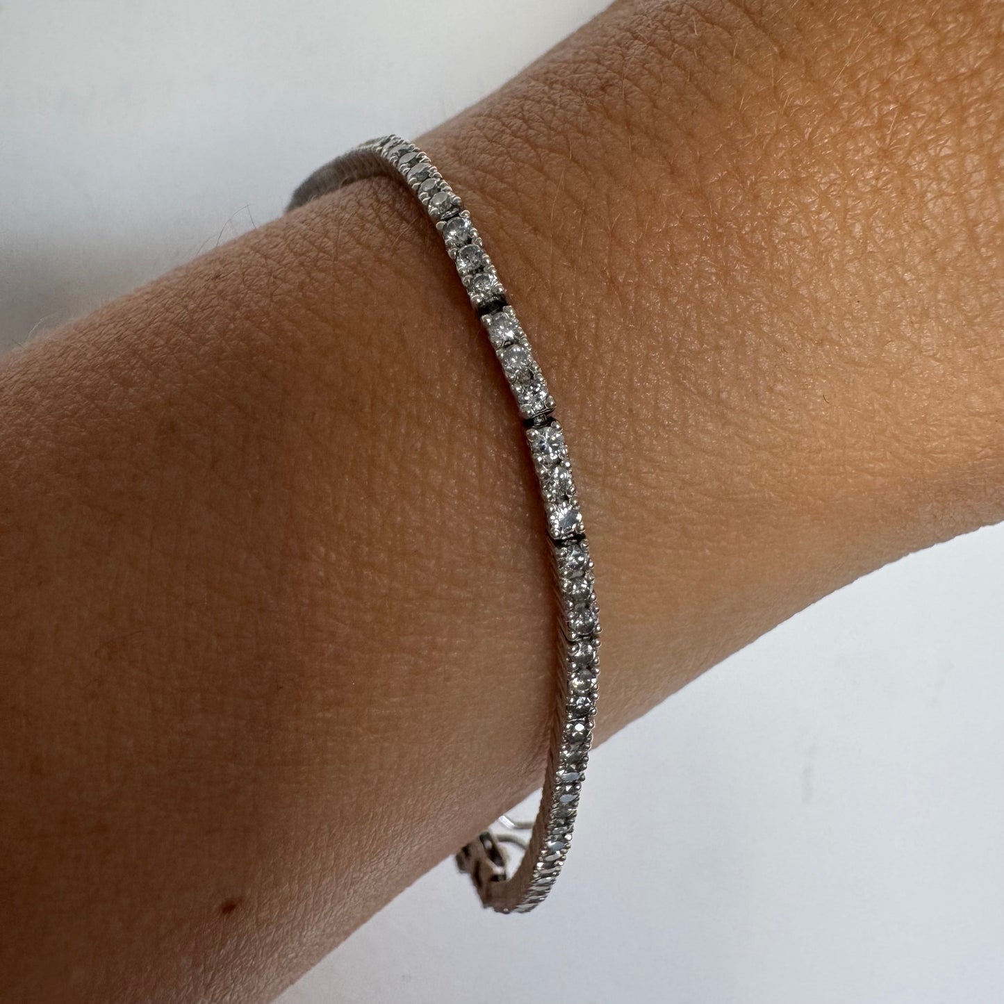14K gold diamond bracelet with a sleek & elegant design.