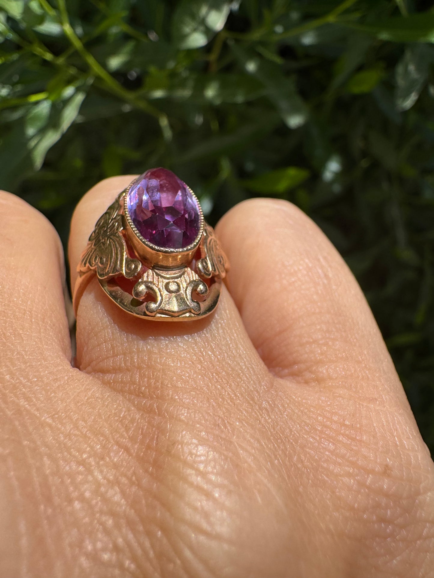 14K gold set with an oval-cut Amethyst