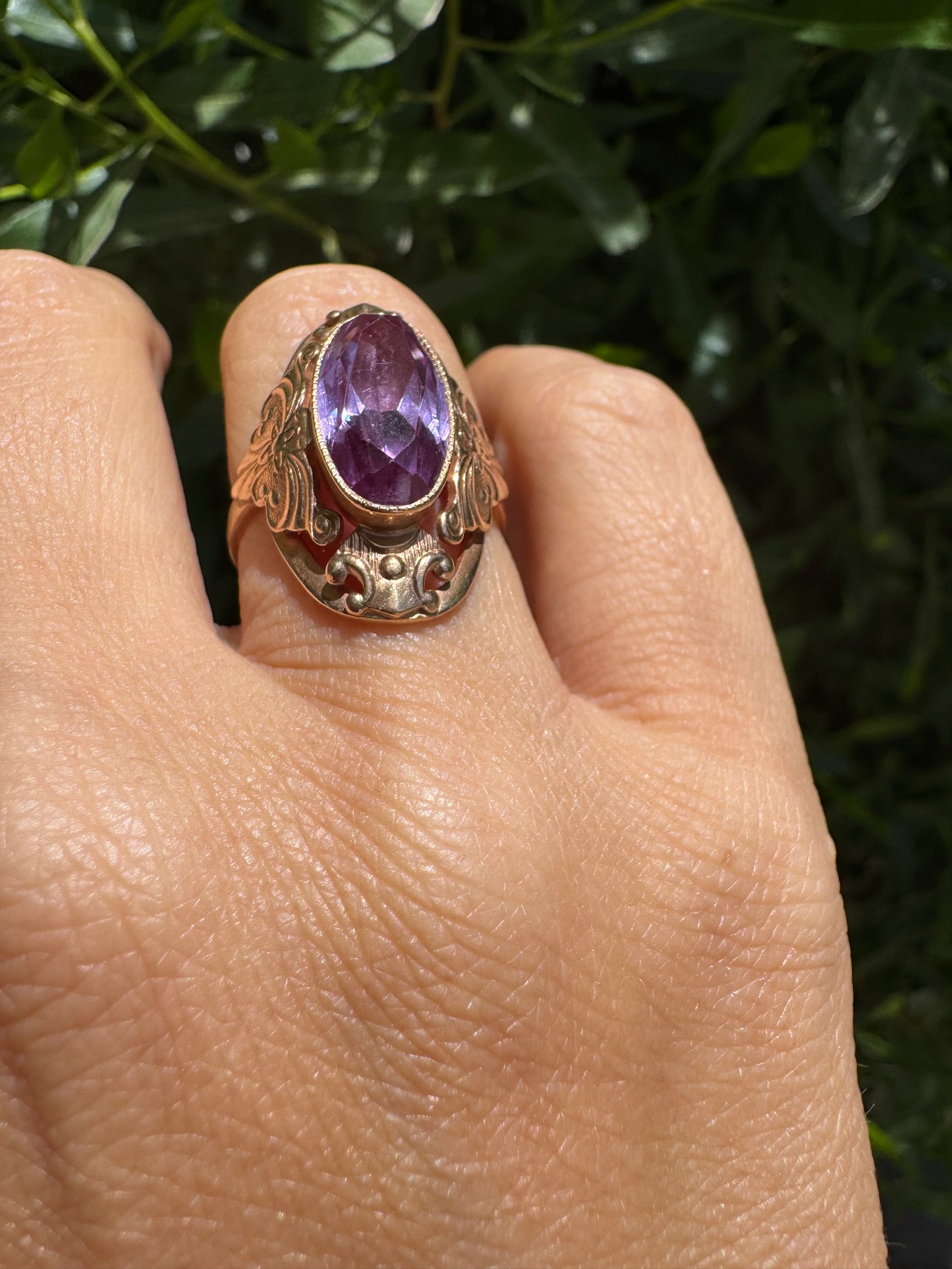14K gold set with an oval-cut Amethyst