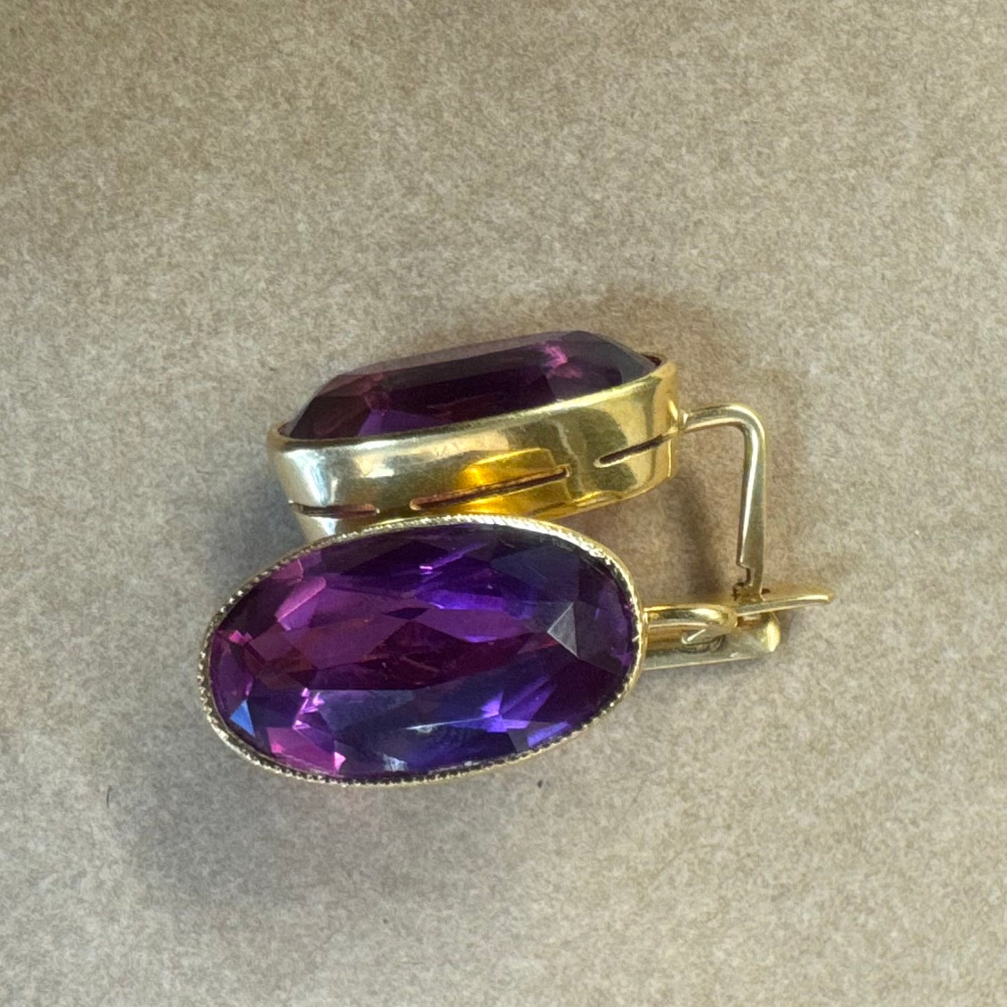 18K gold short drop earrings set with a deep oval-cut Amethyst