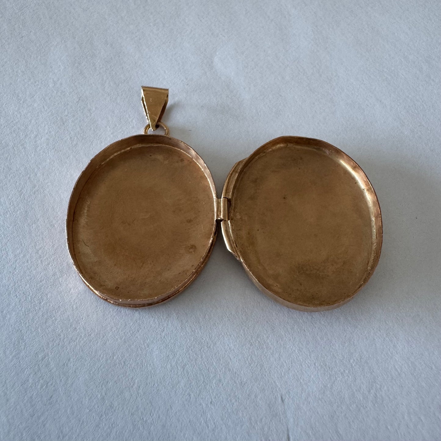 14K gold oval locket pendant delicately hand-engraved with floral motifs