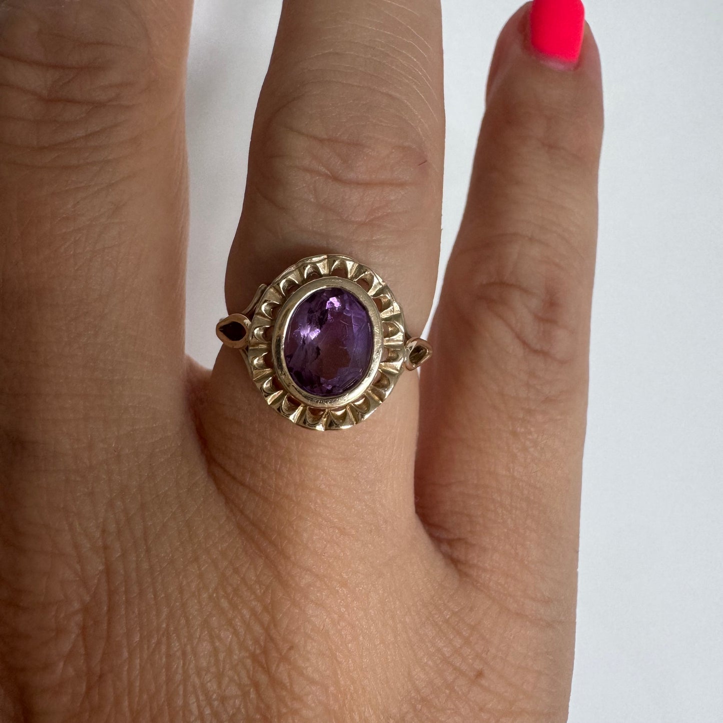9K gold ring set with a mesmerizing deep purple Amethyst, framed by delicate details that give it a romantic and regal feel.