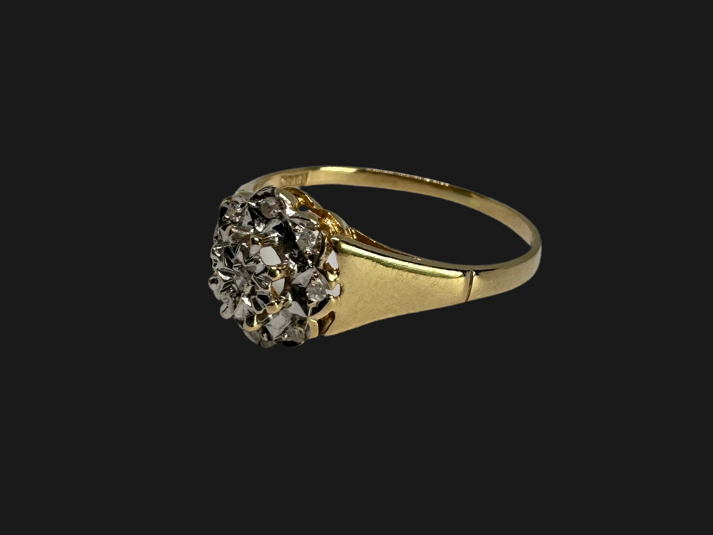 14K gold ring set with Diamonds