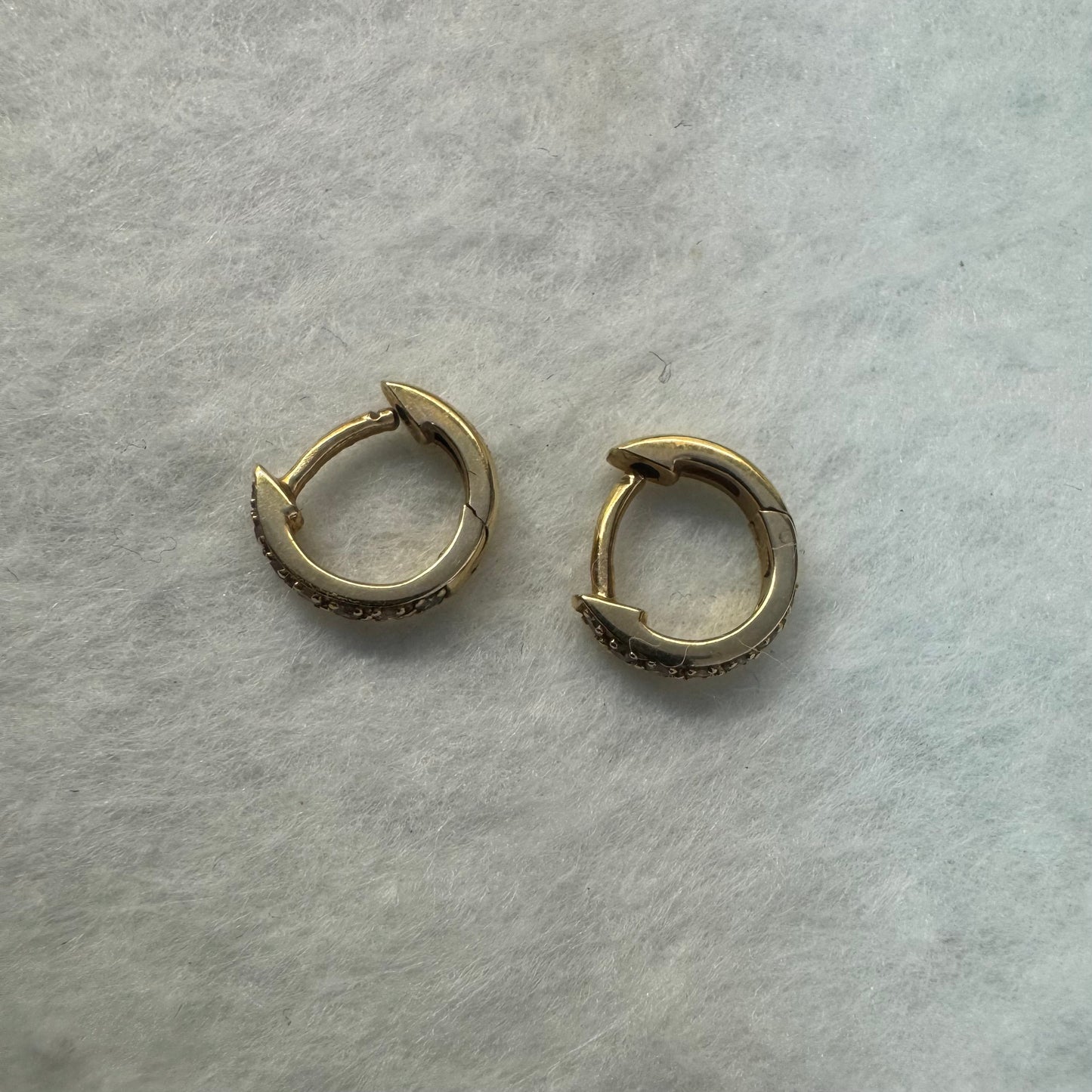 18K gold “Tous” hoop earrings set with Diamonds