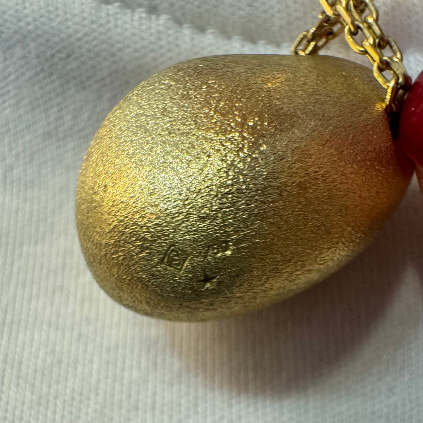 An elegant H.Stern 18K gold necklace featuring a bold oval pendant with a softly textured matte finish. 
(Golden Stones collection)