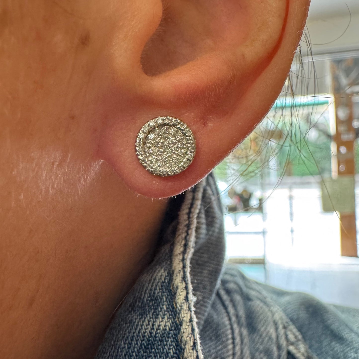 14K white gold diamond stud earrings, set with sparkling Diamonds in a rich pavé setting for maximum brilliance.