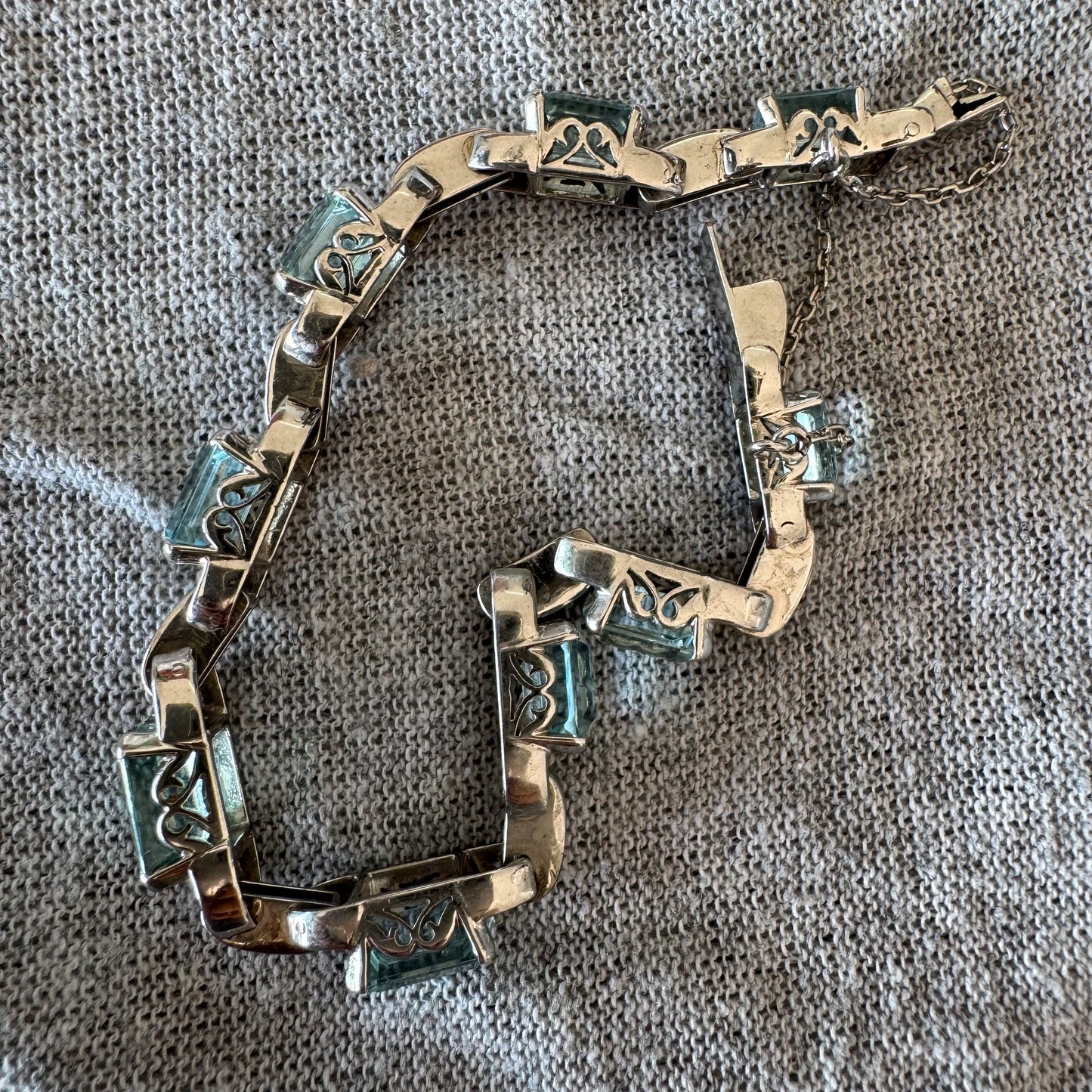 18K white gold bracelet set with large emerald-cut Aquamarine stones — elegant, radiant, and timeless.