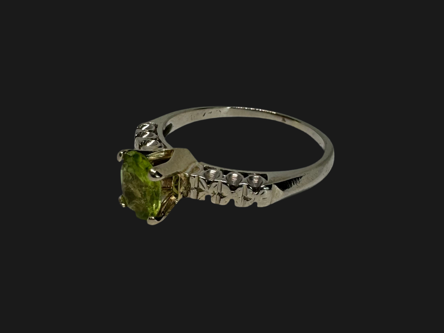 14K gold ring set with Peridot