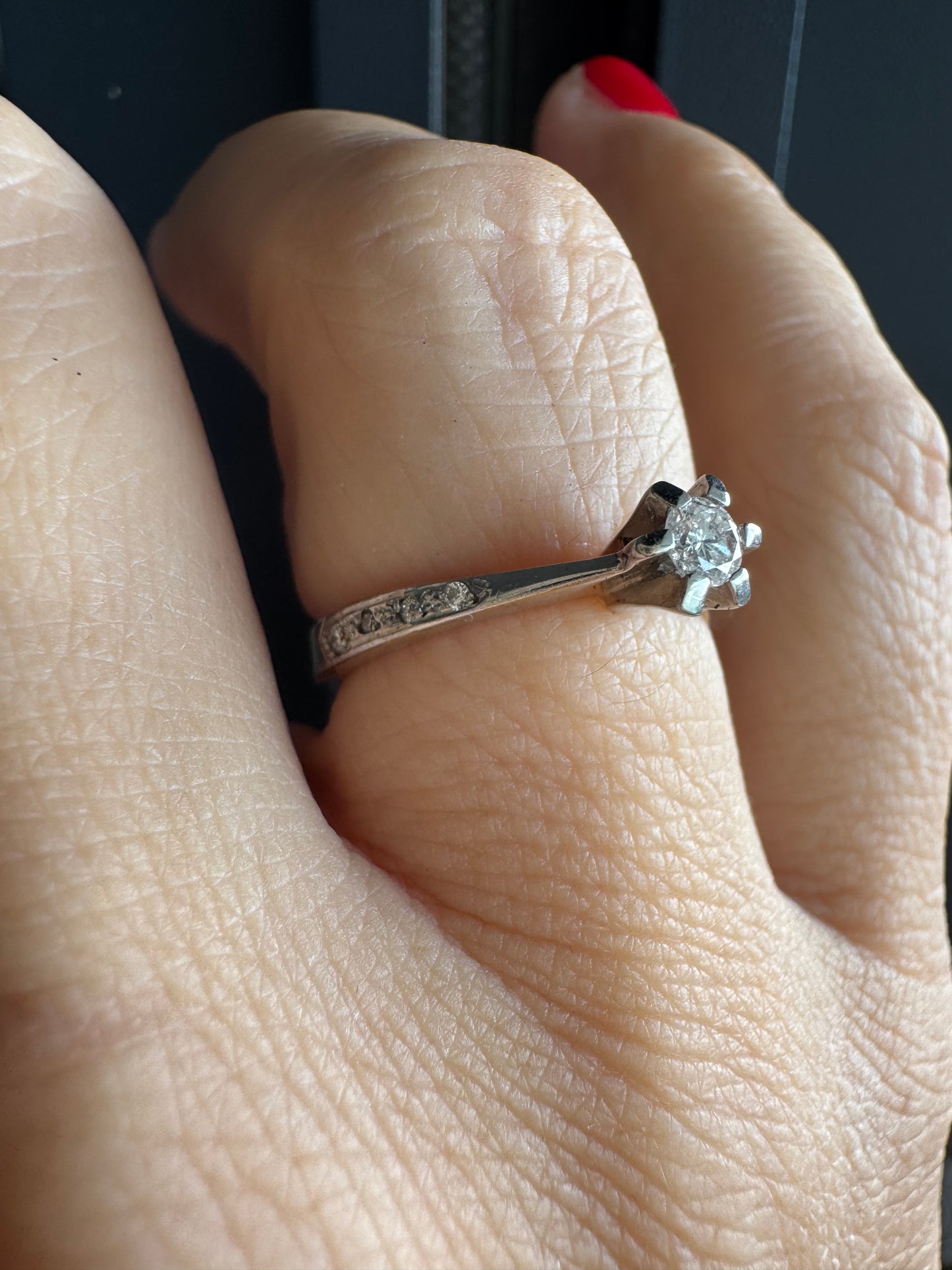 14K gold ring set with Diamonds